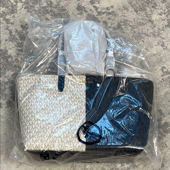 NWT MICHAEL Michael Kors Jet Set Travel Medium Two Tone Logo Tote Bag Black - Picture 5 of 15